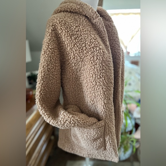 Hollister shearling jacket - Picture 8 of 8